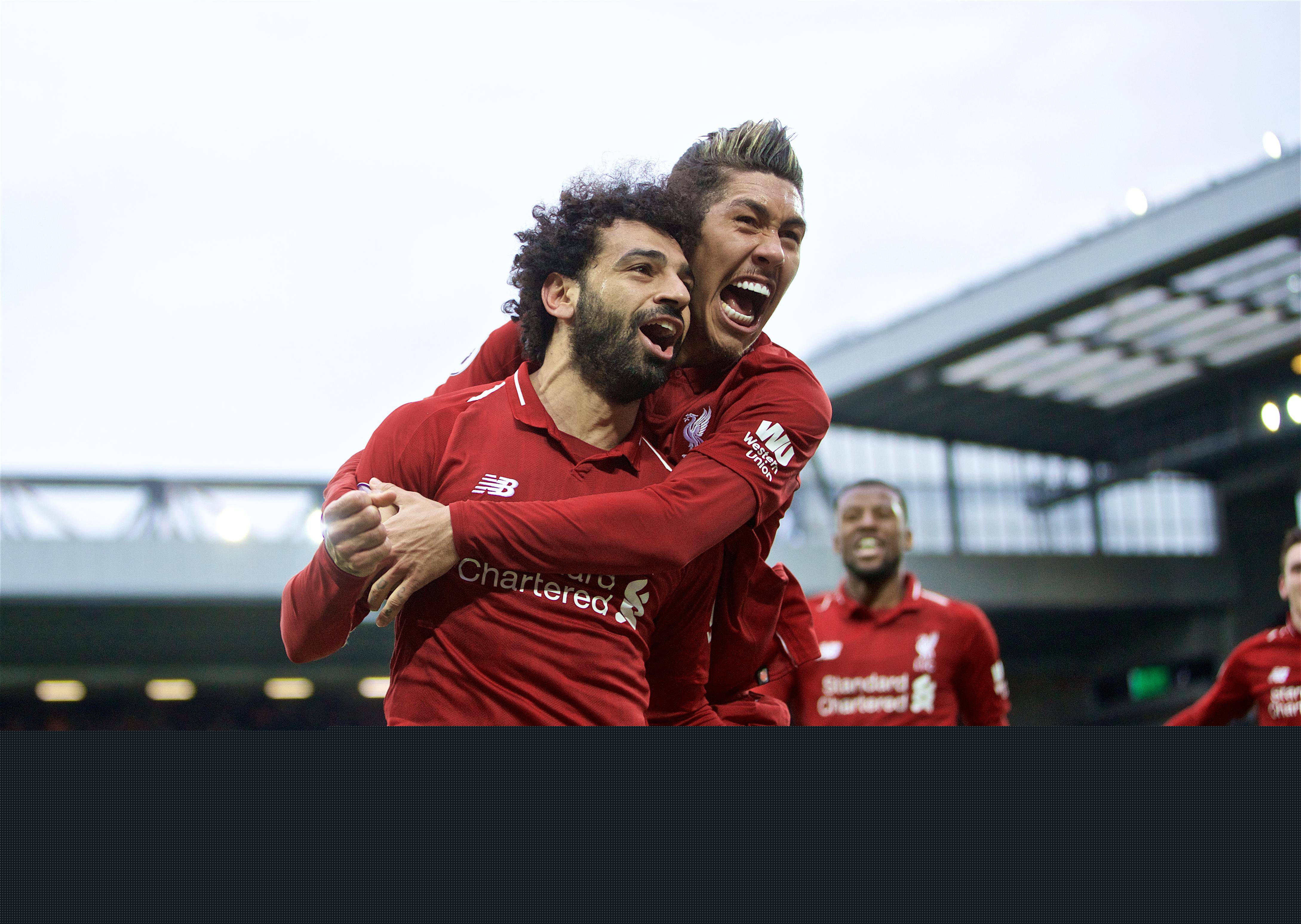 前锋单场双响助球队取胜（前锋梅开二度助球队告捷）