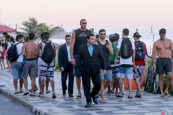 一粒精彩进球，一个属于阿德里安的特别夜晚😍（一记绝妙破门，阿德里安的高光之夜）