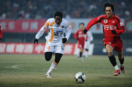 扎鸟给年轻球员建议：和真心对自己好的人在一起，信任这些人（扎鸟告诫年轻球员：与真诚善待你的人同行，并信任他们）