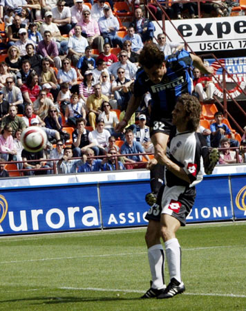 传中助凯恩破门，拉什福德收获职业生涯第100个助攻（拉什福德完成生涯百助，精准传中助凯恩得分）