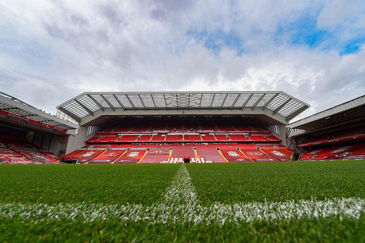 阿姆拉巴特伤愈复出，皇家贝蒂斯全力备战巴萨强敌（阿姆拉巴特痊愈回归，贝蒂斯枕戈待发迎战劲旅巴萨）