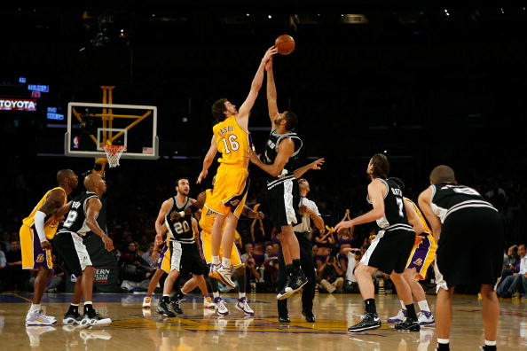 近15年谷歌每年搜索量最高球员：C罗10次断崖领先，梅西仅1次（近15年谷歌年度搜索冠军球员：C罗10次遥遥领先，梅西仅一次登顶）