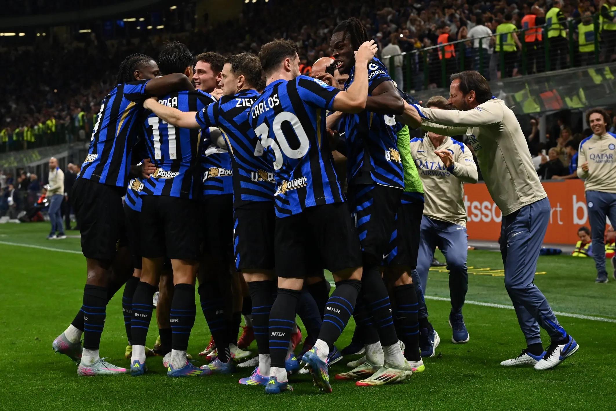 曼联防线稳固零封曼城德比胜利（曼联铁壁零封曼城，德比战告捷）